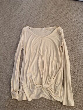 Melrose and Market Long Sleeve Twist-Front Top in Beige sz S
